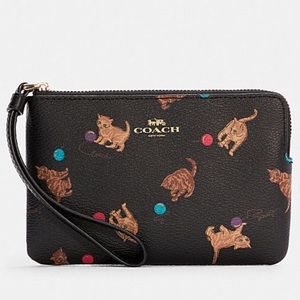 Coach Corner Zip wristlet with cat Print